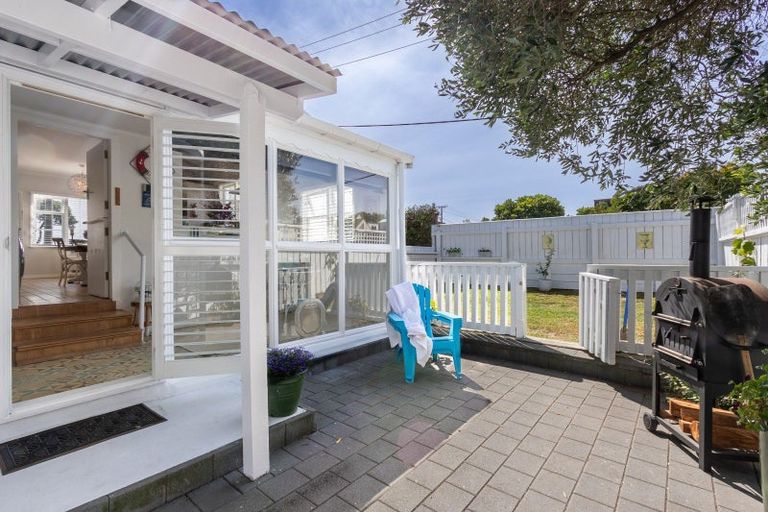 Photo of property in 96 Marine Parade, Paraparaumu Beach, Paraparaumu, 5032