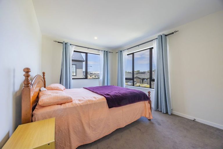 Photo of property in 16 Cara Avenue, Kumeu, 0810