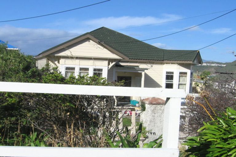 Photo of property in 81 Queens Drive, Lyall Bay, Wellington, 6022