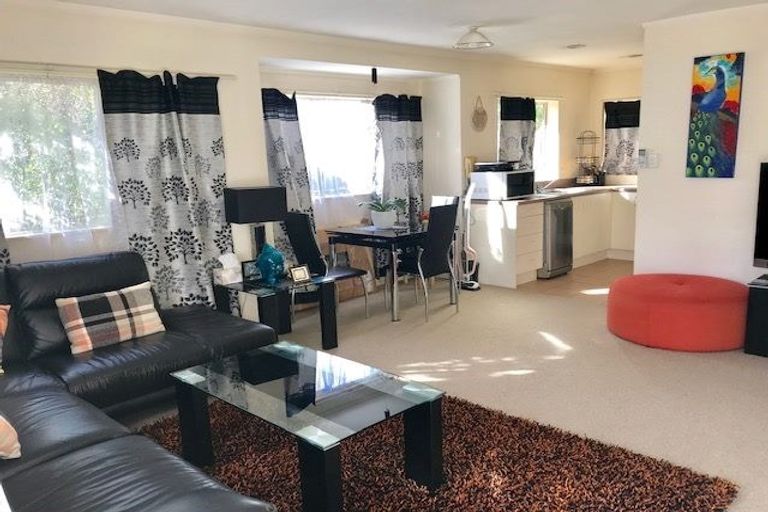 Photo of property in 4/43 Fruitvale Road, New Lynn, Auckland, 0600