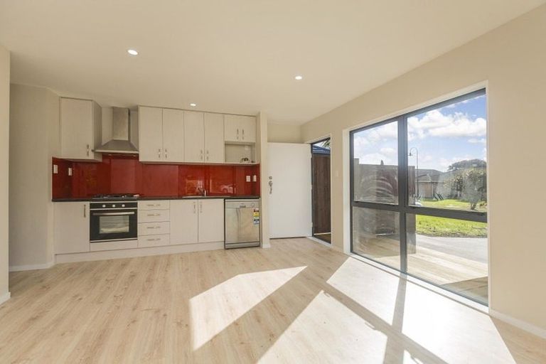 Photo of property in 13 Attymon Lane, East Tamaki, Auckland, 2016