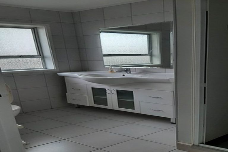 Photo of property in 2/127 Portage Road, New Lynn, Auckland, 0600