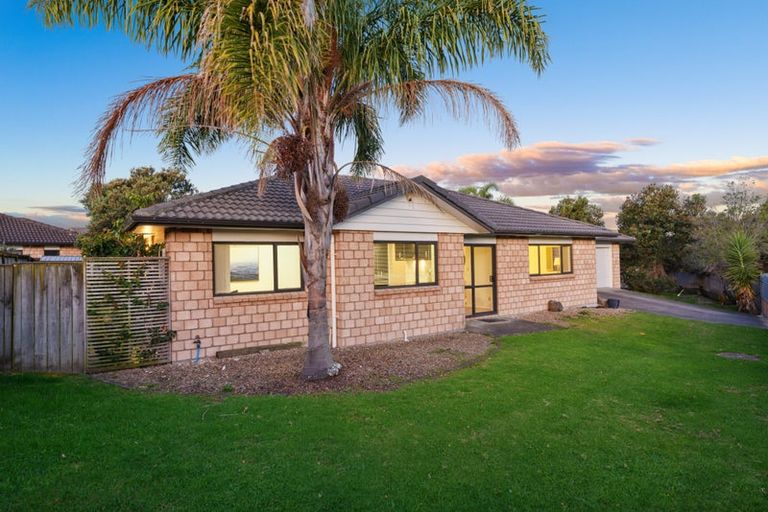 Photo of property in 6 Riverglade Parkway, Te Atatu South, Auckland, 0610