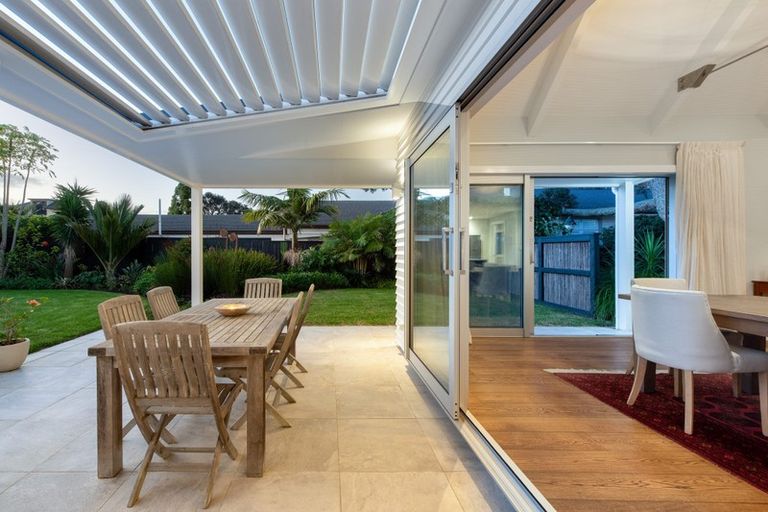 Photo of property in 6 Tiri Road, Milford, Auckland, 0620