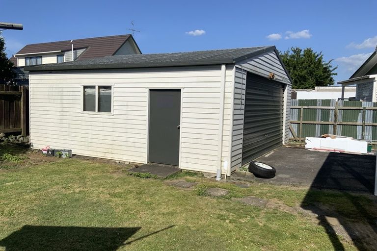 Photo of property in 12 Adel Place, Weymouth, Auckland, 2103