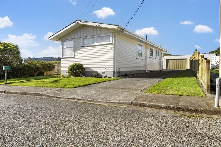 Photo of property in 8 Pauline Way, Paparangi, Wellington, 6037
