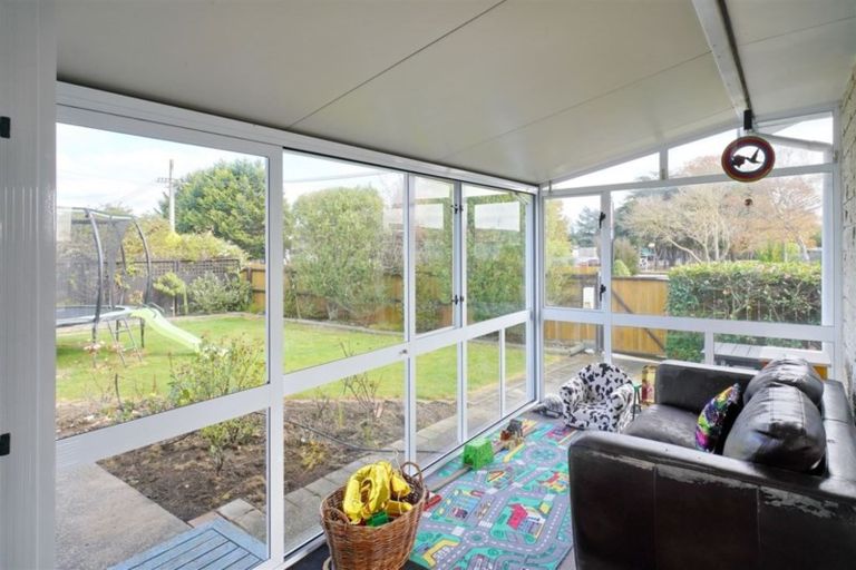 Photo of property in 15 Inwoods Road, Parklands, Christchurch, 8083