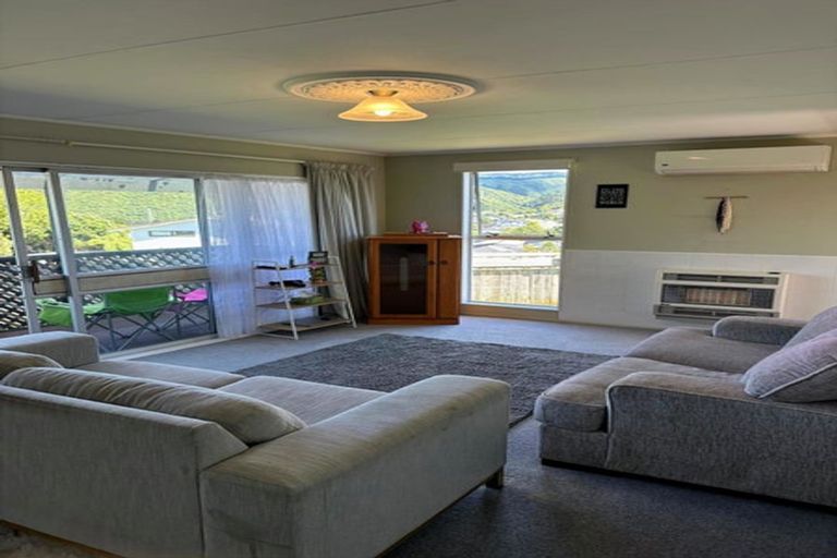 Photo of property in 50 Aniseed Grove, Timberlea, Upper Hutt, 5018
