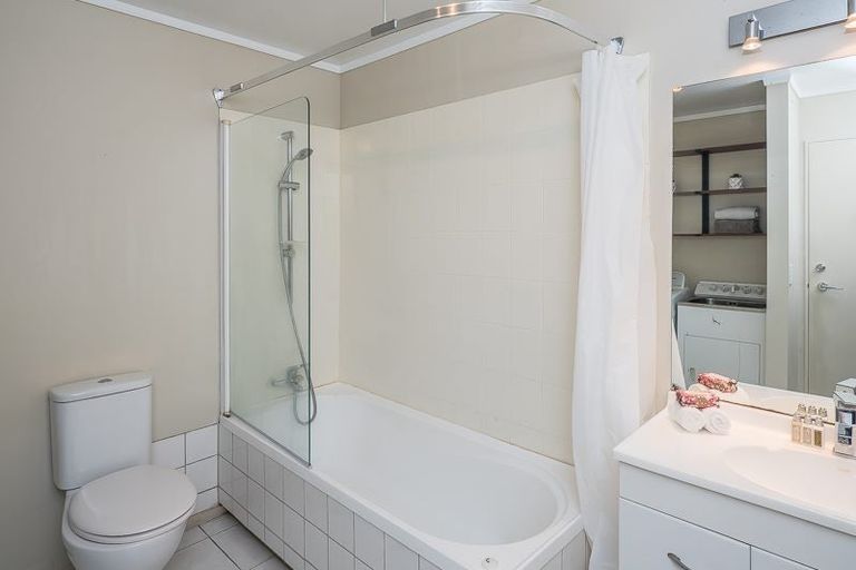 Photo of property in Fernhill Flats, 324u6 The Terrace, Te Aro, Wellington, 6011