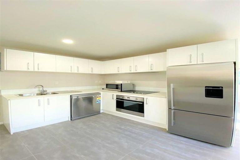 Photo of property in 2/10 Silver Moon Road, Albany Heights, Auckland, 0632