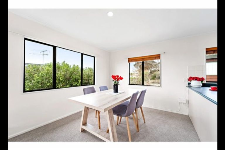 Photo of property in 2/5 Anne Road, Hillcrest, Auckland, 0627