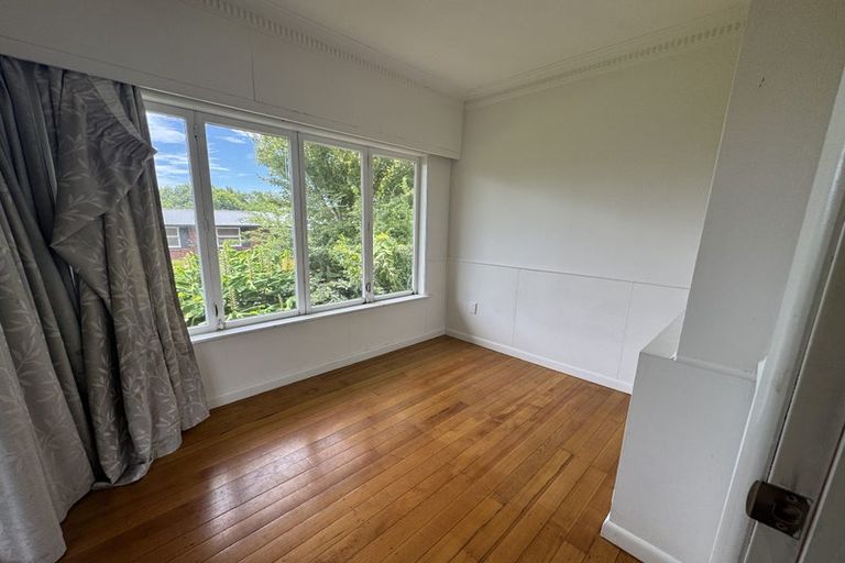 Photo of property in 27 Heath Avenue, Northcote, Auckland, 0627