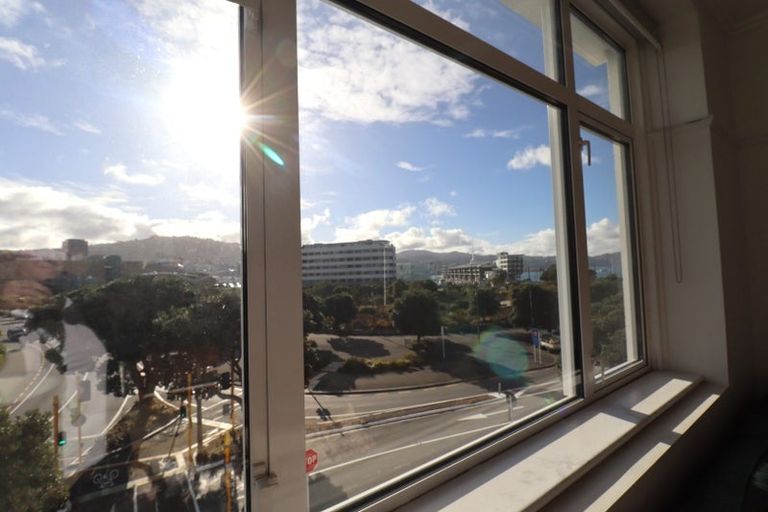 Photo of property in Fountain Court Flats, 48 Oriental Parade, Oriental Bay, Wellington, 6011