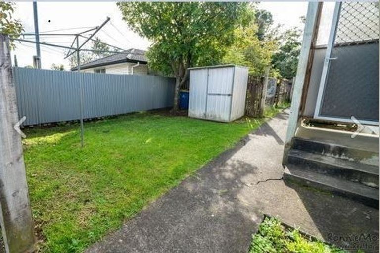 Photo of property in 2/41 Miro Street, New Lynn, Auckland, 0600