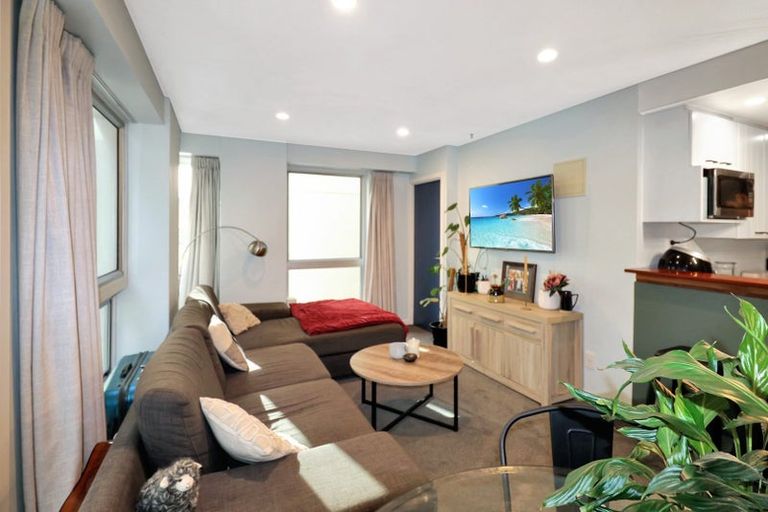 Photo of property in Terrace Heights Apartments, 2g/163 The Terrace, Wellington Central, Wellington, 6011