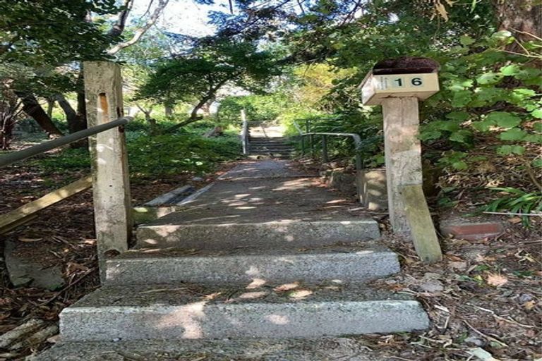Photo of property in 16 Tawa Terrace, Tawa, Wellington, 5028