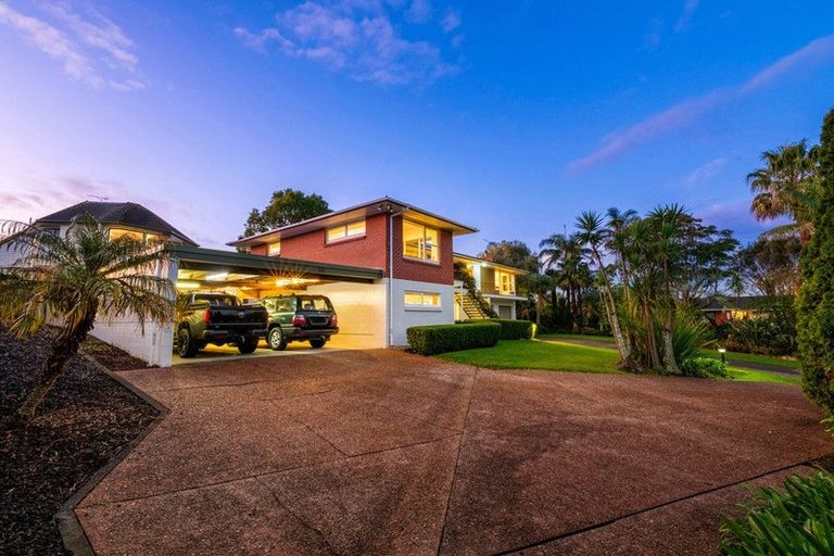 Photo of property in 15 Tudward Glade, Hillcrest, Auckland, 0627