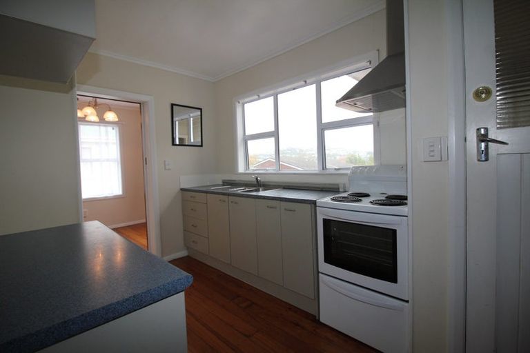 Photo of property in 13 Warrington Grove, Newlands, Wellington, 6037