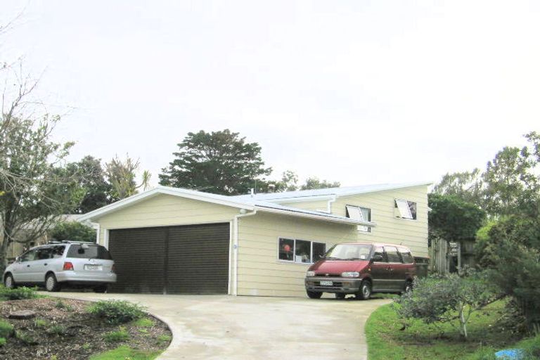 Photo of property in 24 Thorburn Avenue, Red Beach, 0932