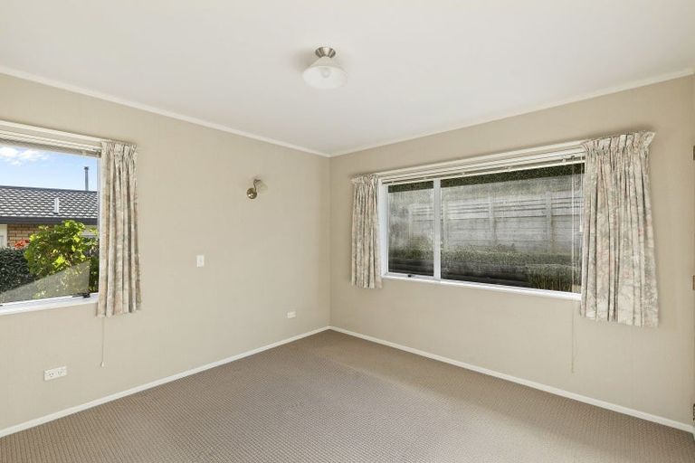 Photo of property in 4/3 Sandel Rise, Merrilands, New Plymouth, 4312