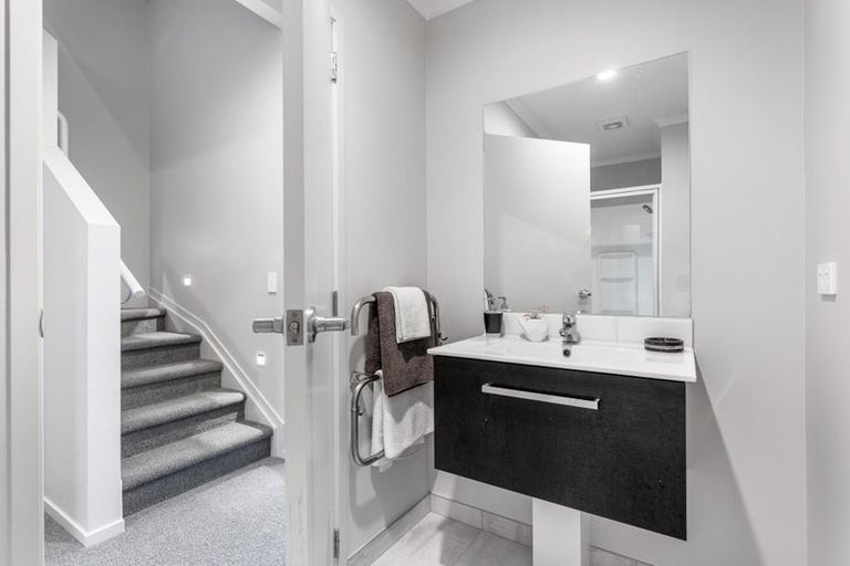 Photo of property in 239 Hobsonville Point Road, Hobsonville, Auckland, 0616