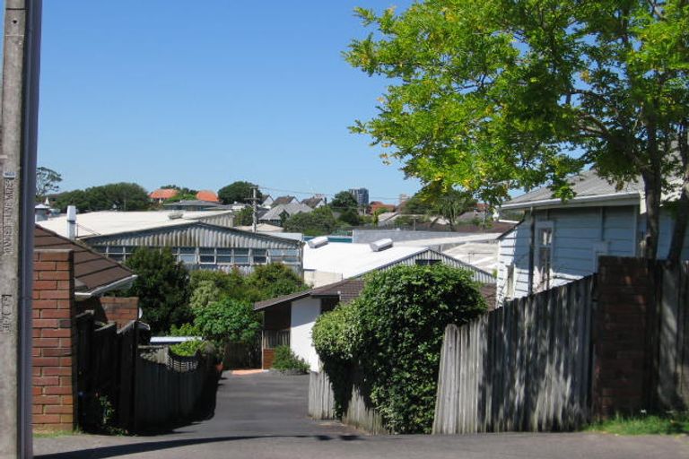 Photo of property in 3/2 Wolsley Avenue, Milford, Auckland, 0620