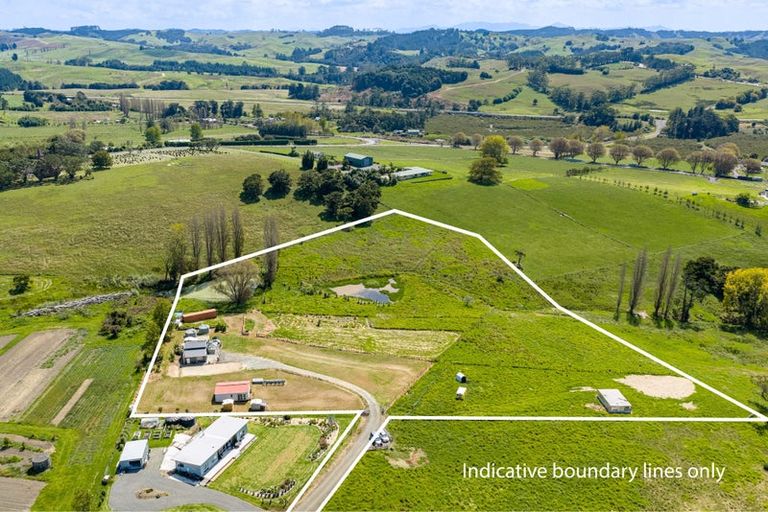 Photo of property in 35 Minnie Casey Rise, Matakohe, 0593