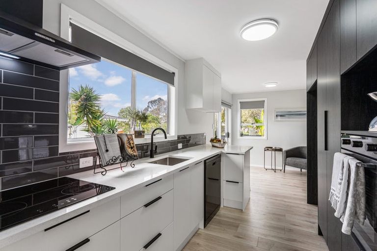 Photo of property in 54 Sikkim Crescent, Clover Park, Auckland, 2019