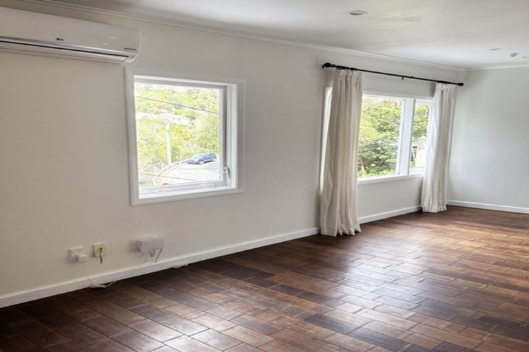 Photo of property in 4/8 Governor Road, Northland, Wellington, 6012