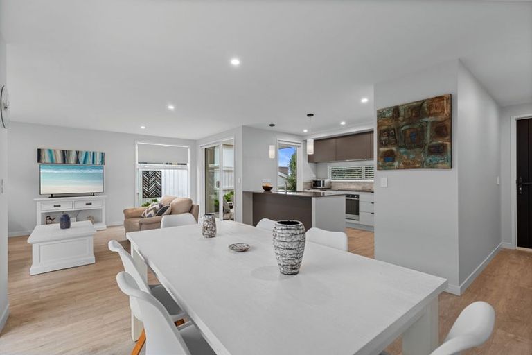 Photo of property in 24 Franks Way, Papamoa Beach, Papamoa, 3118