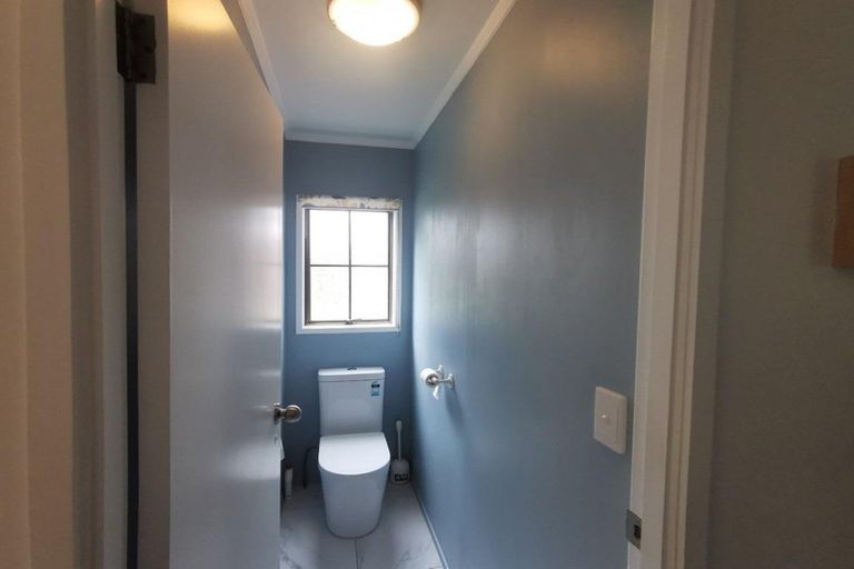 Photo of property in 17 Palmetto Place, Goodwood Heights, Auckland, 2105