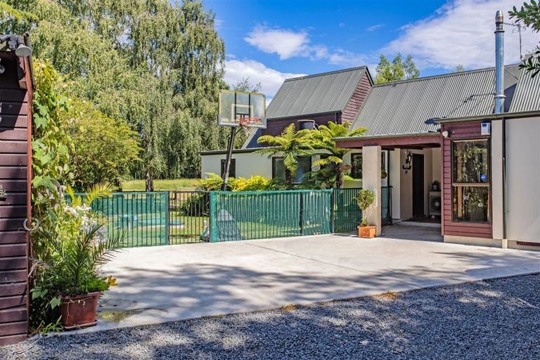 Photo of property in 102 Eders Road, Woodend, 7610