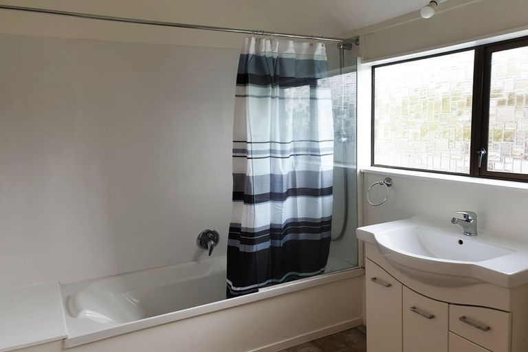 Photo of property in 17-u2 Randwick Crescent, Moera, Lower Hutt, 5010