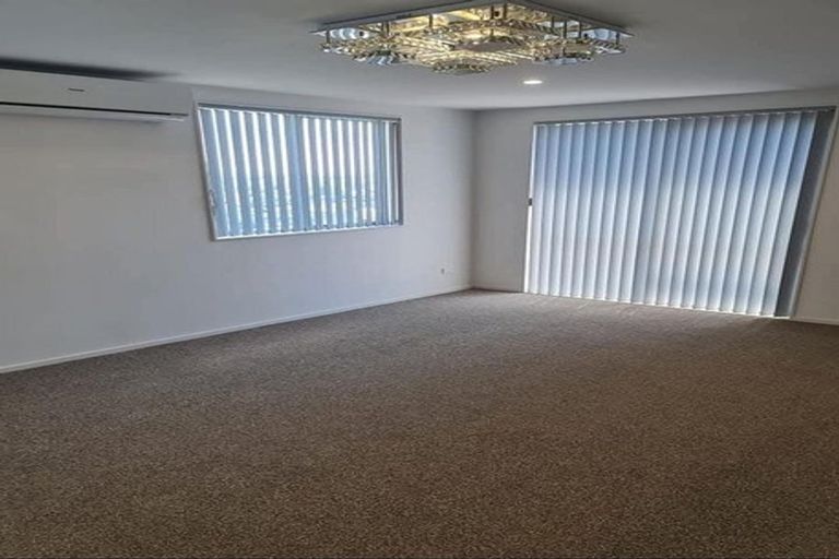 Photo of property in 21 Kirikiri Drive, Papakura, 2110
