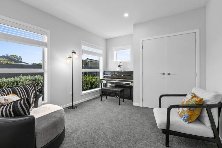 Photo of property in 7 Willow Brook Place, Clive, 4102