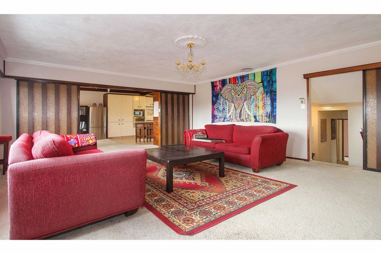 Photo of property in 1/52 Pupuke Road, Hillcrest, Auckland, 0627