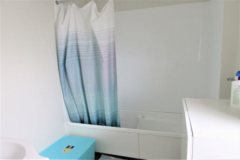 Photo of property in 1/21 Randwick Crescent, Moera, Lower Hutt, 5010
