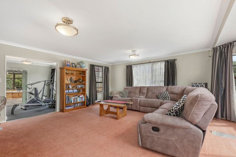 Photo of property in 17 Observatory Close, Whitby, Porirua, 5024