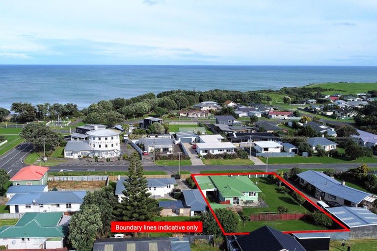 Photo of property in 35 Fox Street, Opunake, 4616