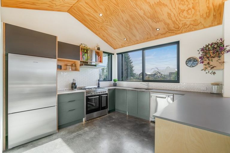 Photo of property in 19 Glenaray Crescent, Wanaka, 9305