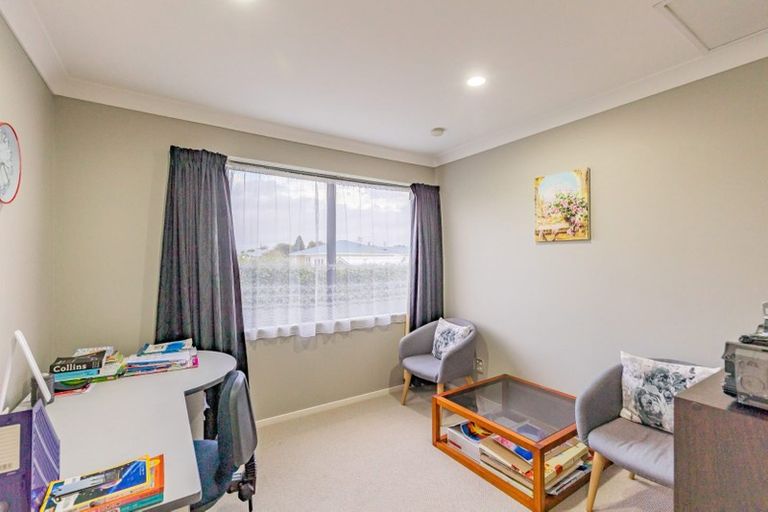 Photo of property in 18a Enderby Drive, Te Atatu Peninsula, Auckland, 0610
