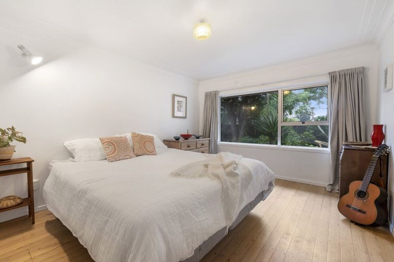 Photo of property in 36 Yeovil Road, Te Atatu Peninsula, Auckland, 0610