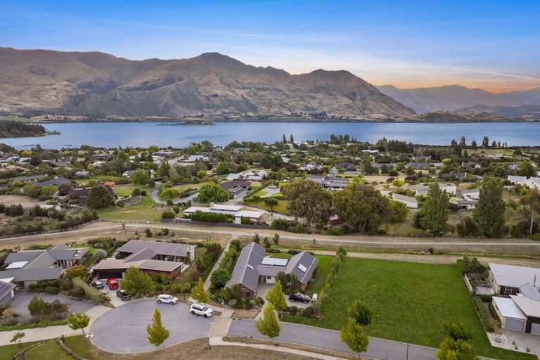 Photo of property in 22 Greenbelt Place, Wanaka, 9305