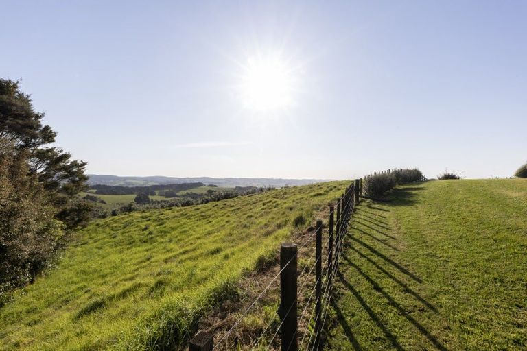 Photo of property in 457 Kiwitahi Road, Helensville, 0875