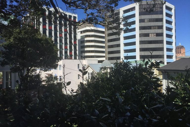 Photo of property in 17 Portland Crescent, Thorndon, Wellington, 6011