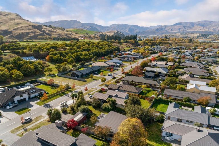 Photo of property in 32 Sylvan Street, Lake Hayes, Queenstown, 9304