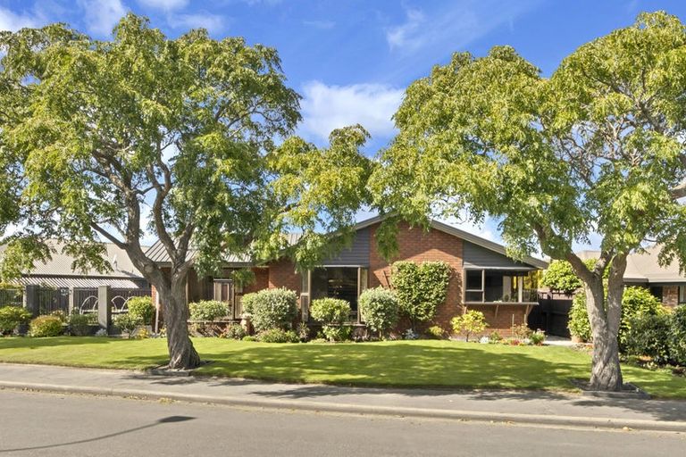 Photo of property in 14 Creese Place, Redwood, Christchurch, 8051