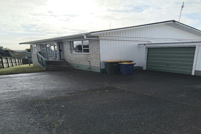 Photo of property in 2/25 Tanoa Place, Glendene, Auckland, 0602