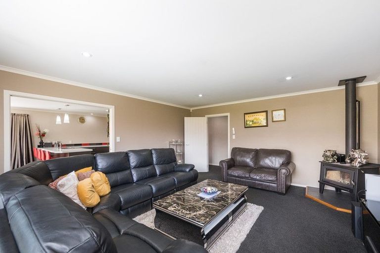 Photo of property in 2a Galea Grove, Kelvin Grove, Palmerston North, 4414