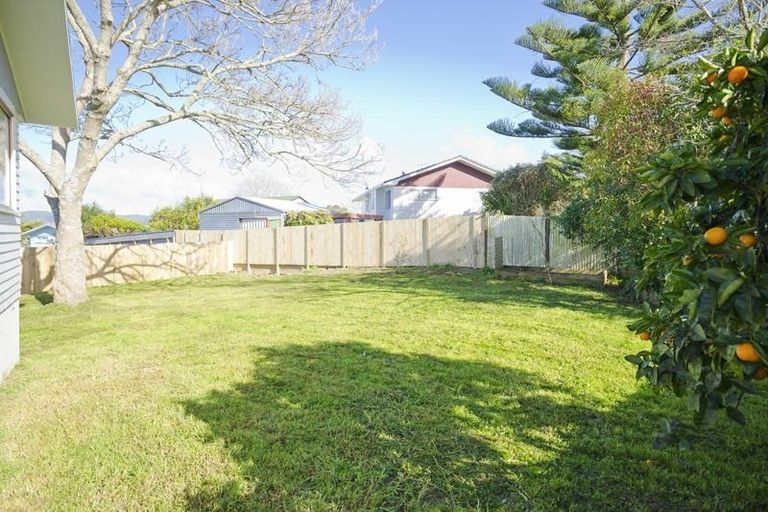 Photo of property in 19 Crompton Road, Massey, Auckland, 0614